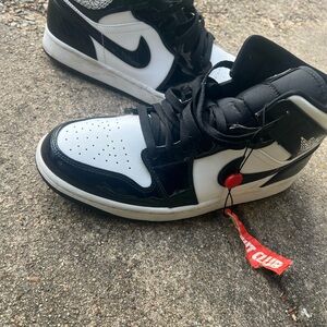 Nike Black/White High-Top Sneakers Jordan 1s
